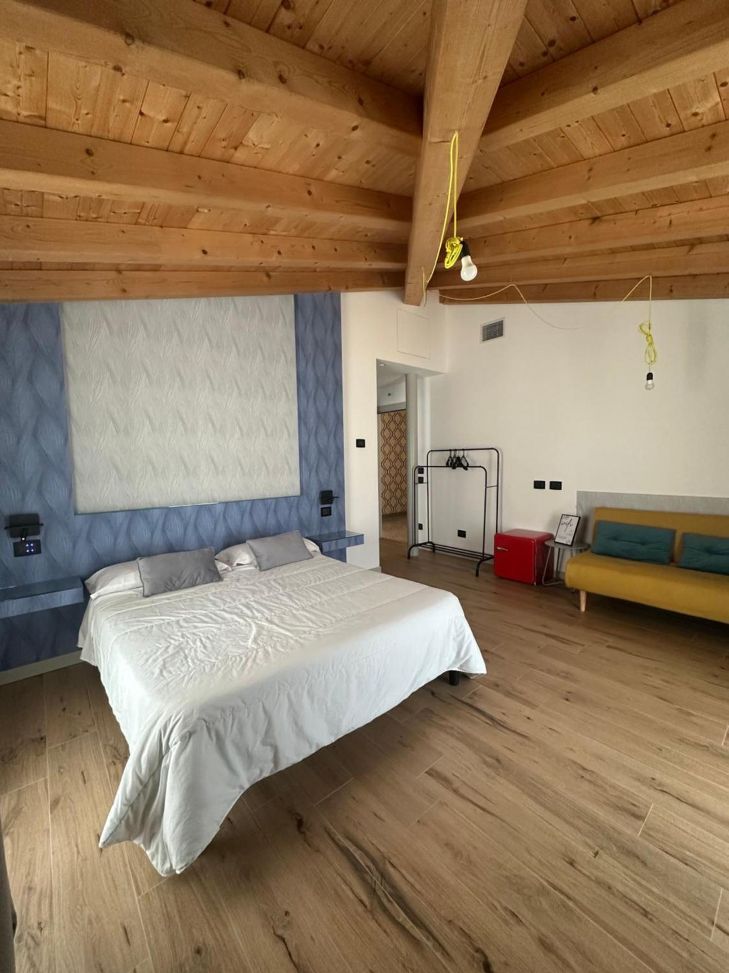 Großes Doppel-/Zweibettzimmer